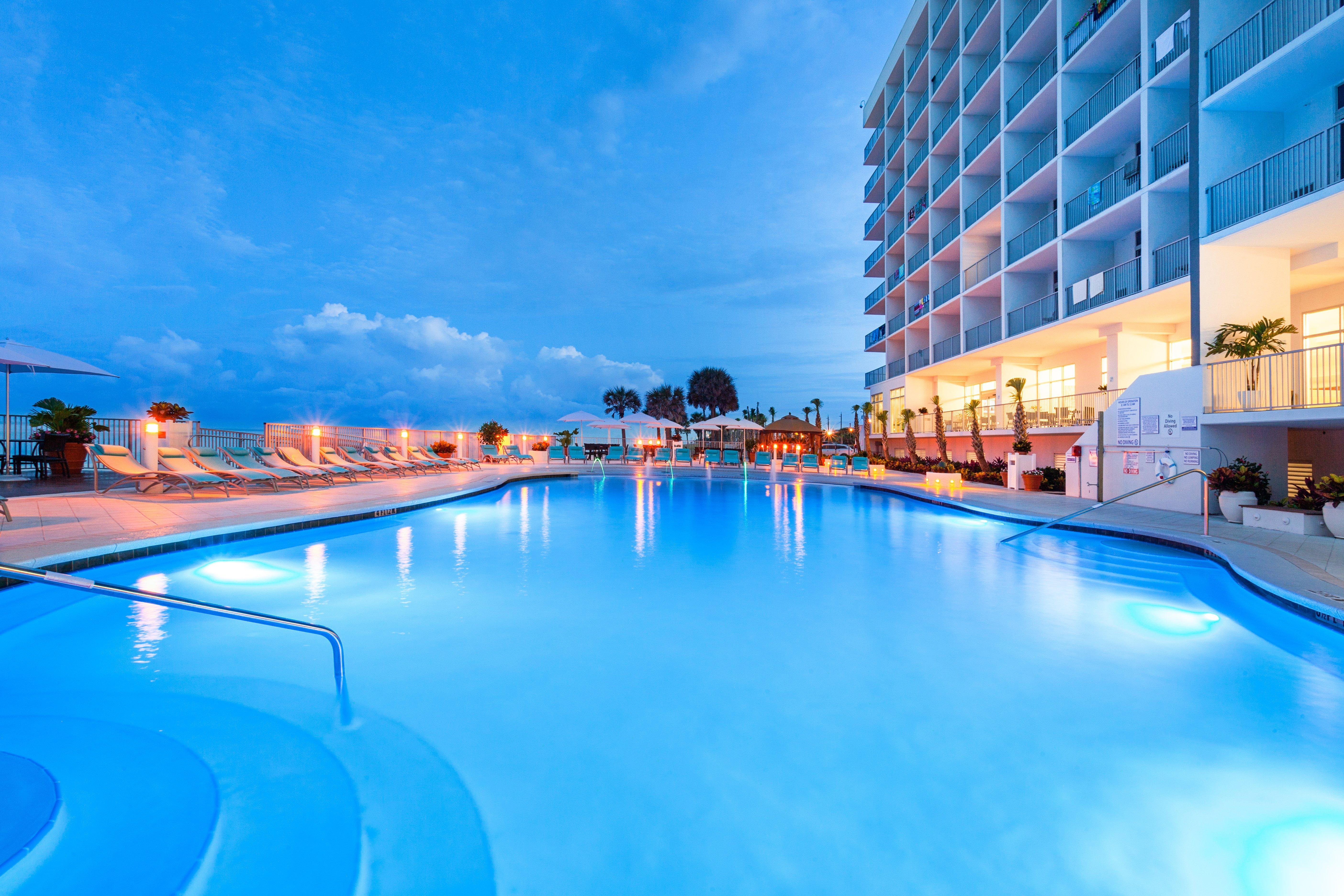 Holiday Inn Express & Suites Panama City Beach Beachfront By Ihg Eksteriør billede