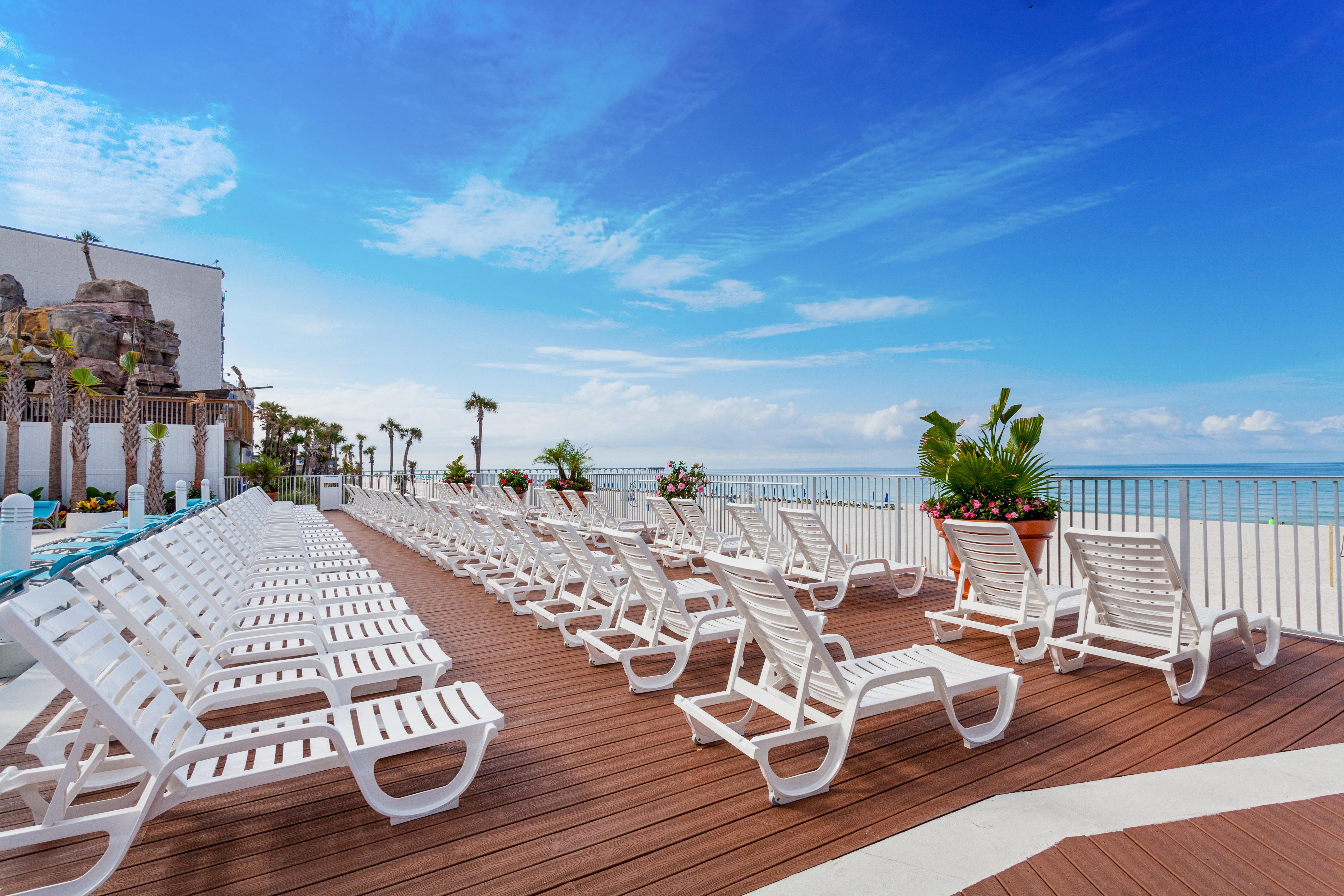 Holiday Inn Express & Suites Panama City Beach Beachfront By Ihg Eksteriør billede