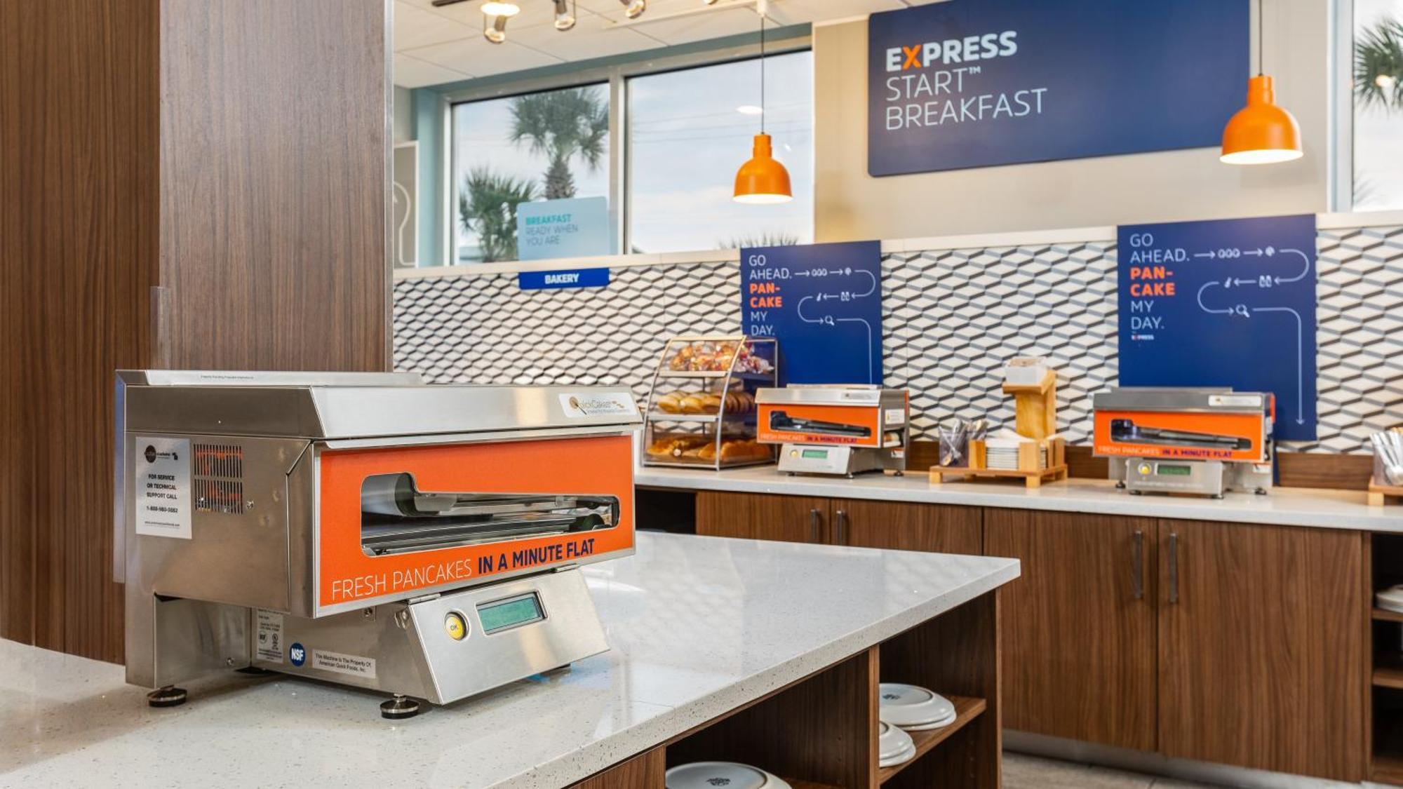 Holiday Inn Express & Suites Panama City Beach Beachfront By Ihg Eksteriør billede